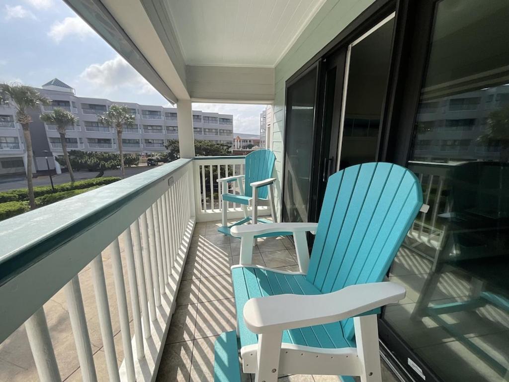 Sun Splashed Condo! Steps To Beach And 2 Pools Galveston Island Eksteriør bilde