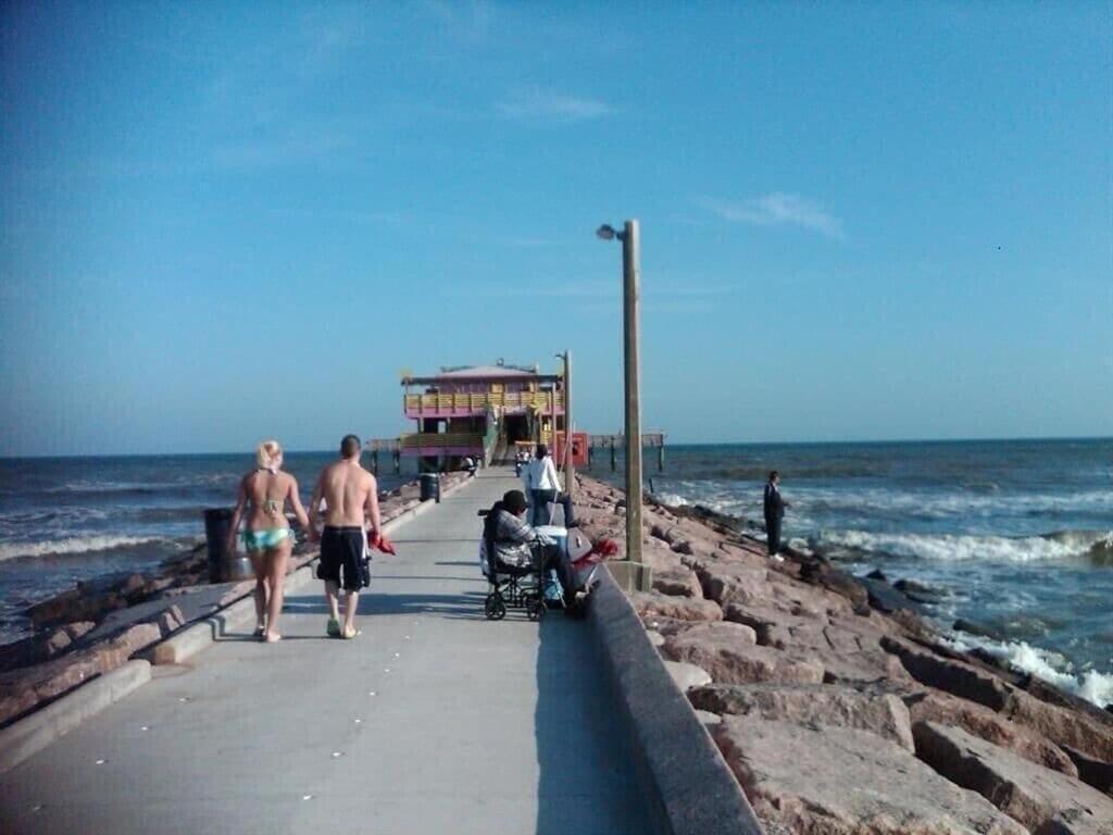 Sun Splashed Condo! Steps To Beach And 2 Pools Galveston Island Eksteriør bilde