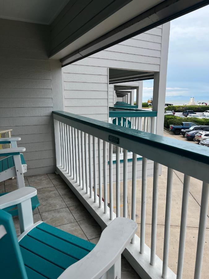 Sun Splashed Condo! Steps To Beach And 2 Pools Galveston Island Eksteriør bilde