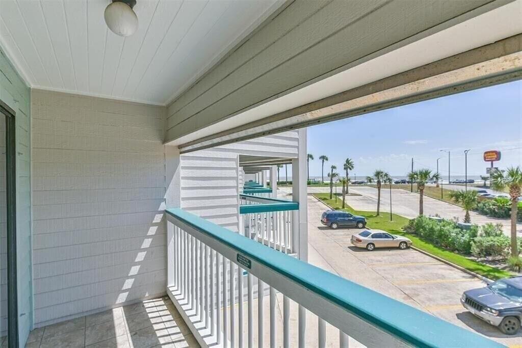 Sun Splashed Condo! Steps To Beach And 2 Pools Galveston Island Eksteriør bilde