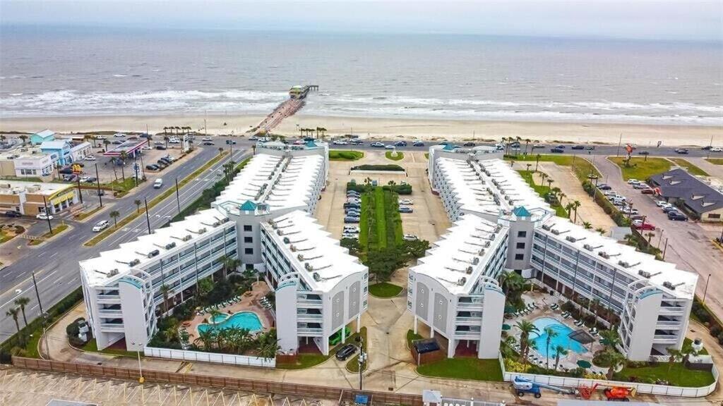 Sun Splashed Condo! Steps To Beach And 2 Pools Galveston Island Eksteriør bilde