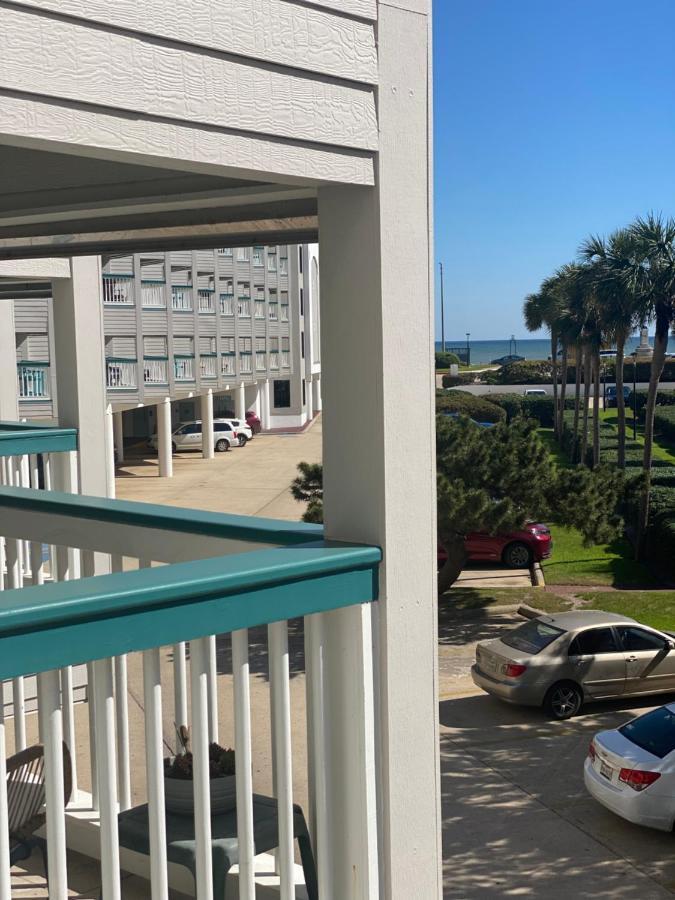 Sun Splashed Condo! Steps To Beach And 2 Pools Galveston Island Eksteriør bilde